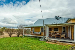 Experience Country Mudgee at Lone Pine Farmhouse